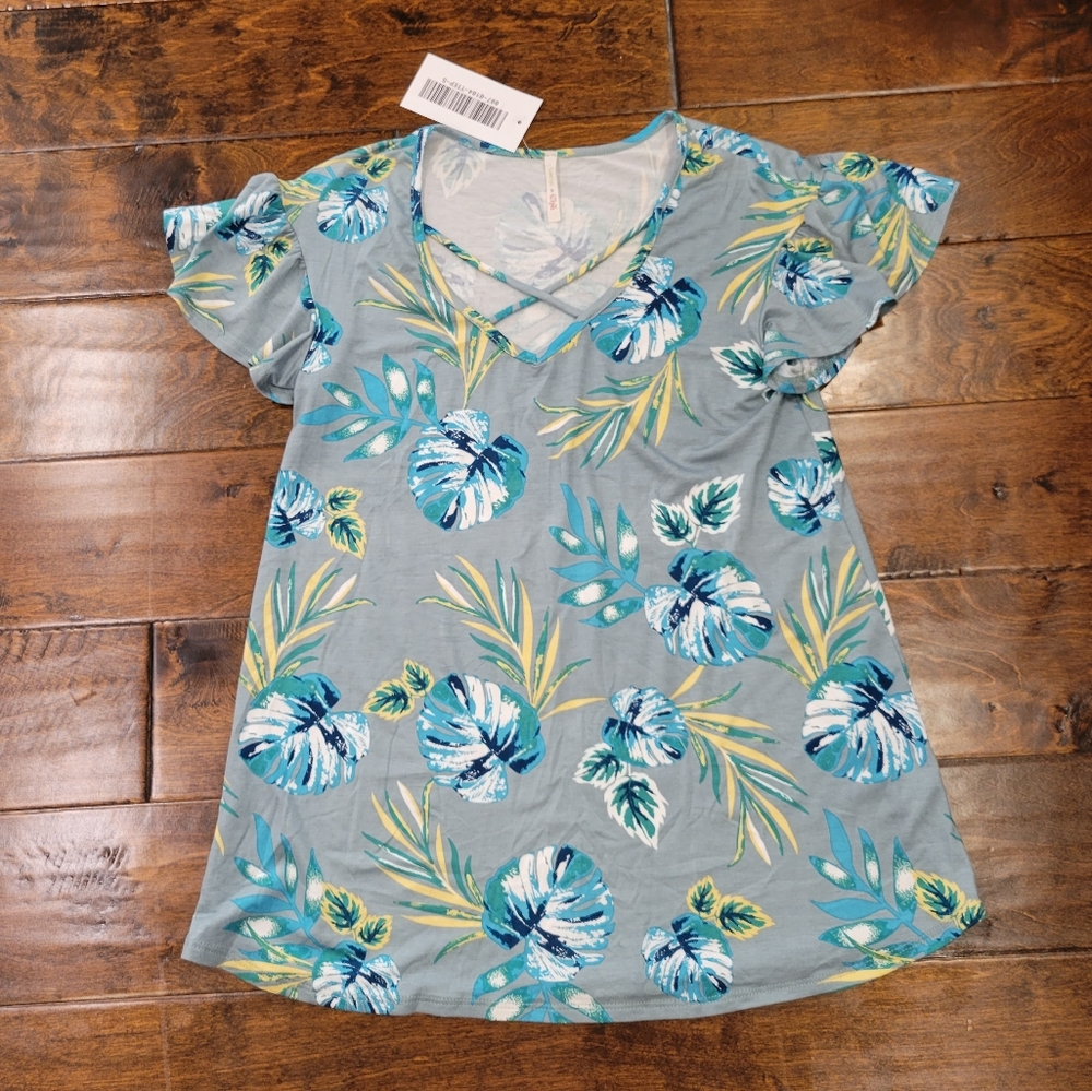 NWT Lime n Chili Top Size S Tropical